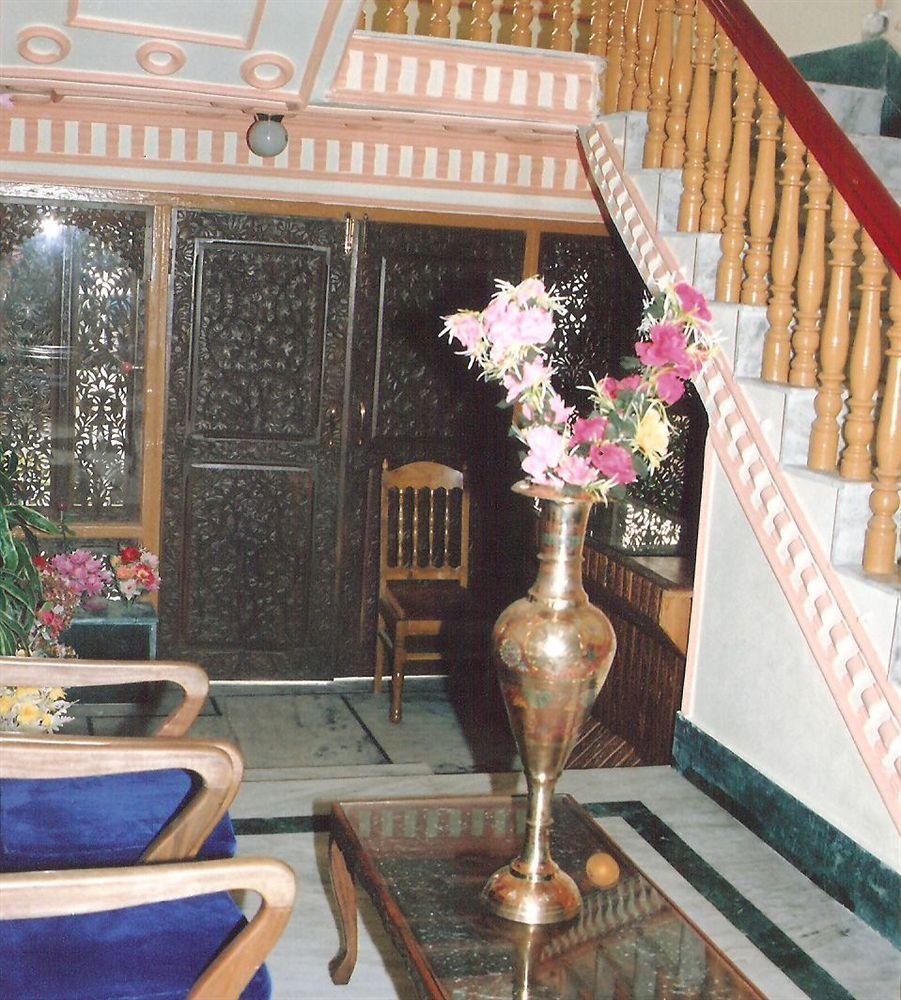 Hotel Zahgeer Continental - Srinagar Екстер'єр фото