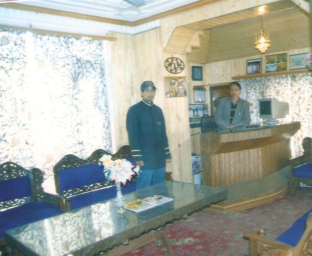 Hotel Zahgeer Continental - Srinagar Екстер'єр фото