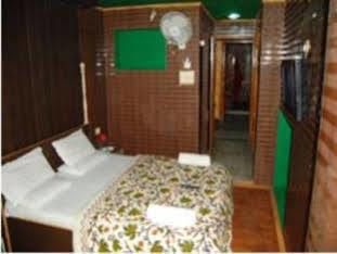 Hotel Zahgeer Continental - Srinagar Екстер'єр фото