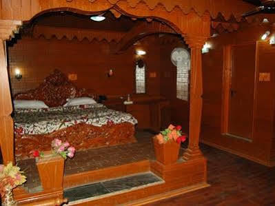 Hotel Zahgeer Continental - Srinagar Екстер'єр фото